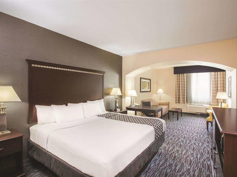La Quinta By Wyndham At The Village Hotel Allen