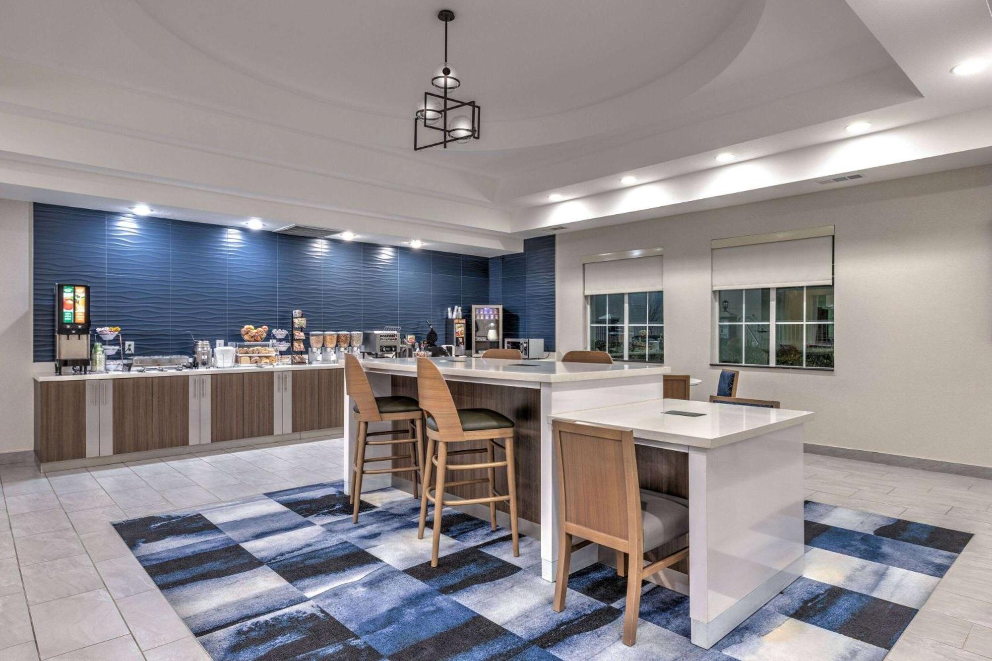 La Quinta By Wyndham At The Village