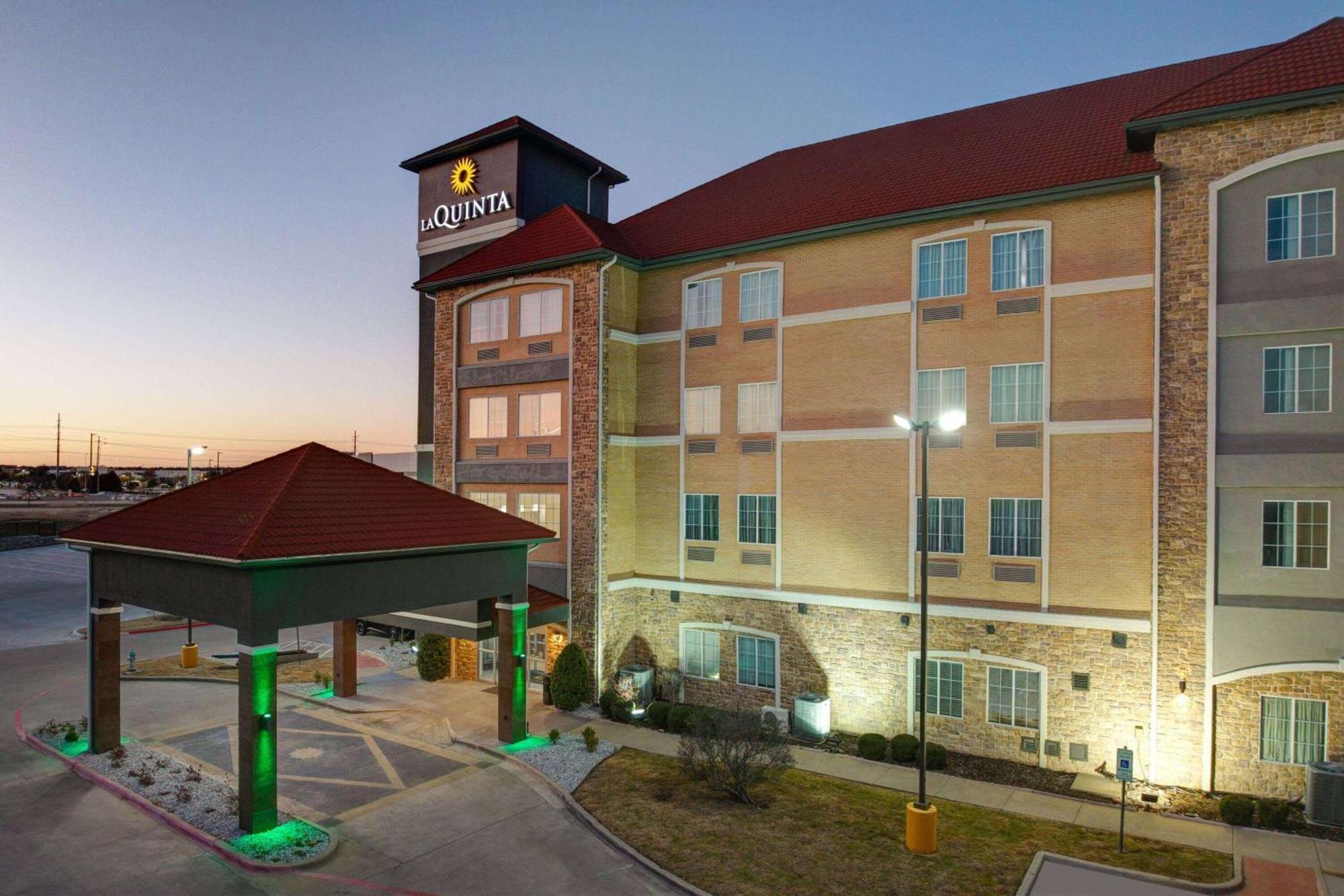 Hotel La Quinta By Wyndham At The Village