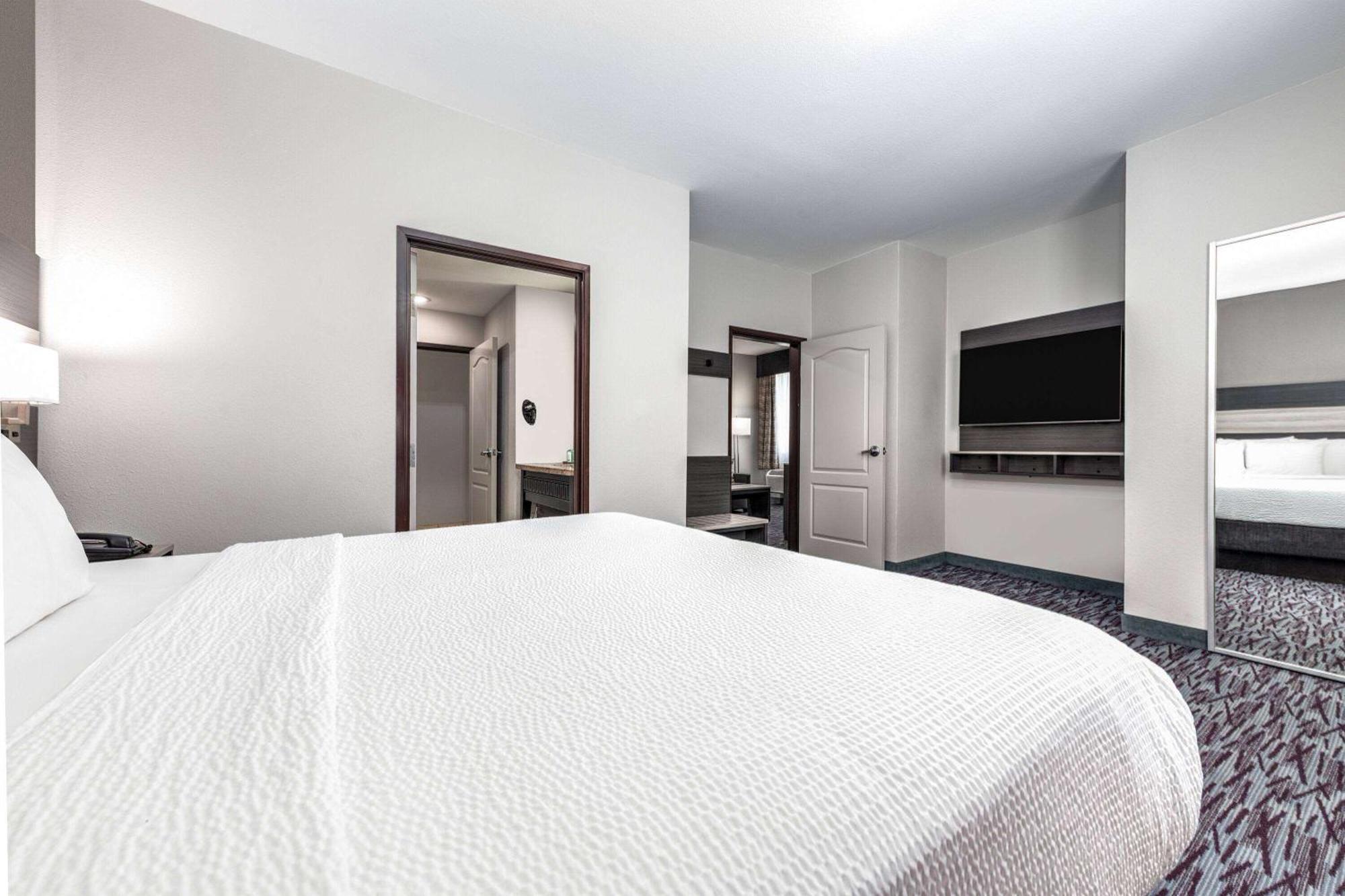 Hotel La Quinta By Wyndham At The Village Allen