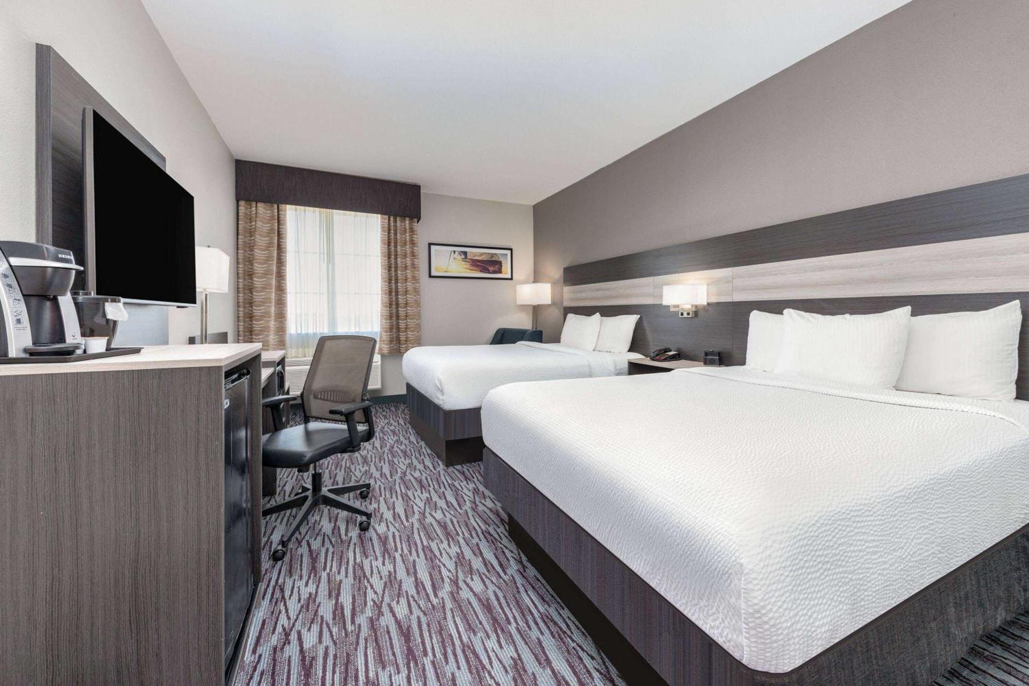 La Quinta By Wyndham At The Village Hotel