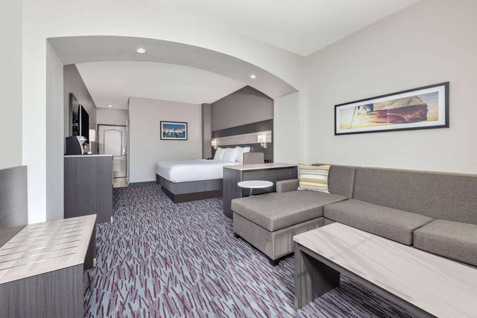 Hotel La Quinta By Wyndham At The Village