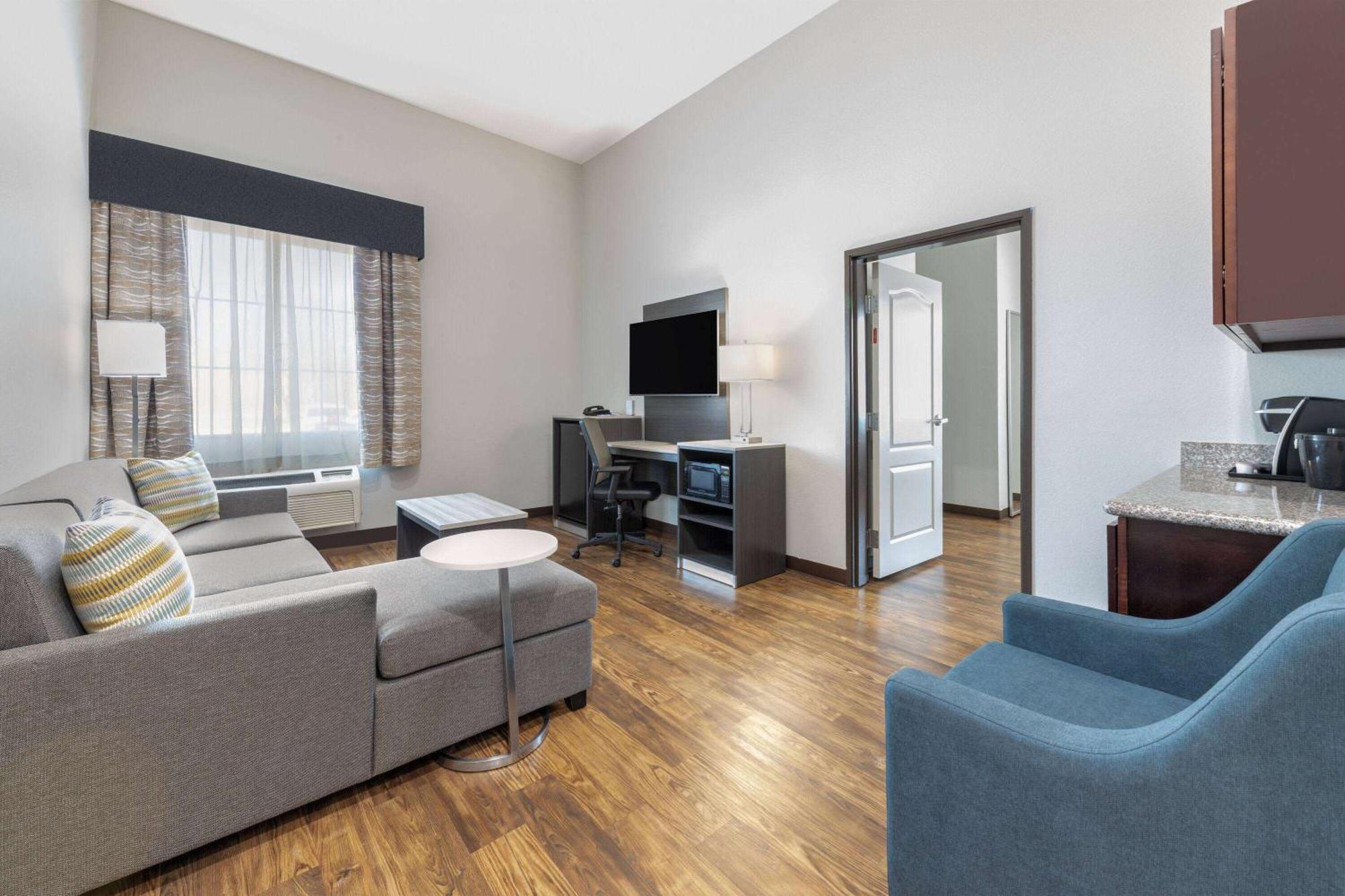 La Quinta By Wyndham At The Village Hotel 3*