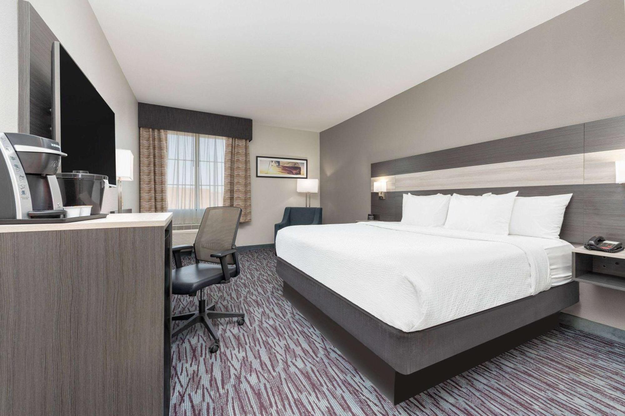 La Quinta By Wyndham At The Village 3*