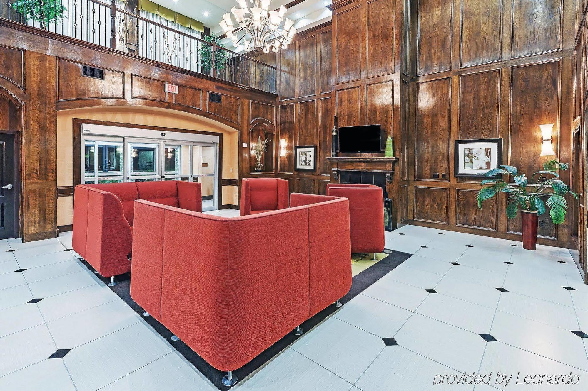 La Quinta By Wyndham At The Village Hotel